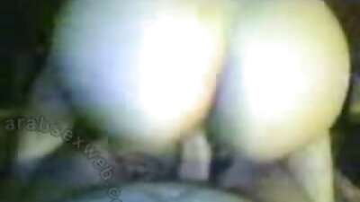 Η Dalila είναι απλώς Dalila, ποζάρει στο σπίτι, στο γραφείο και στο κοινό